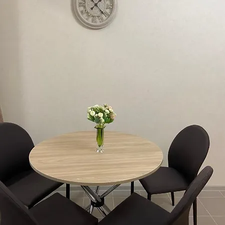 New 2 Bedroom 71 M * オデッサ