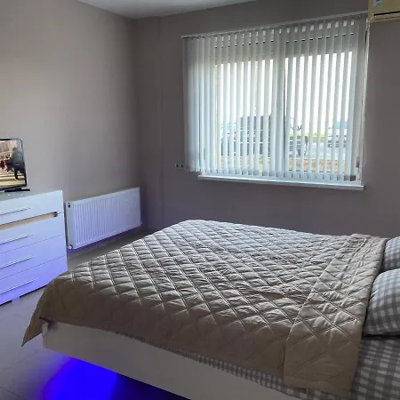 Apartment New 2 Bedroom 71 M Odesa