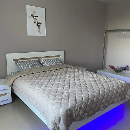 Апартаменти New 2 Bedroom 71 M *